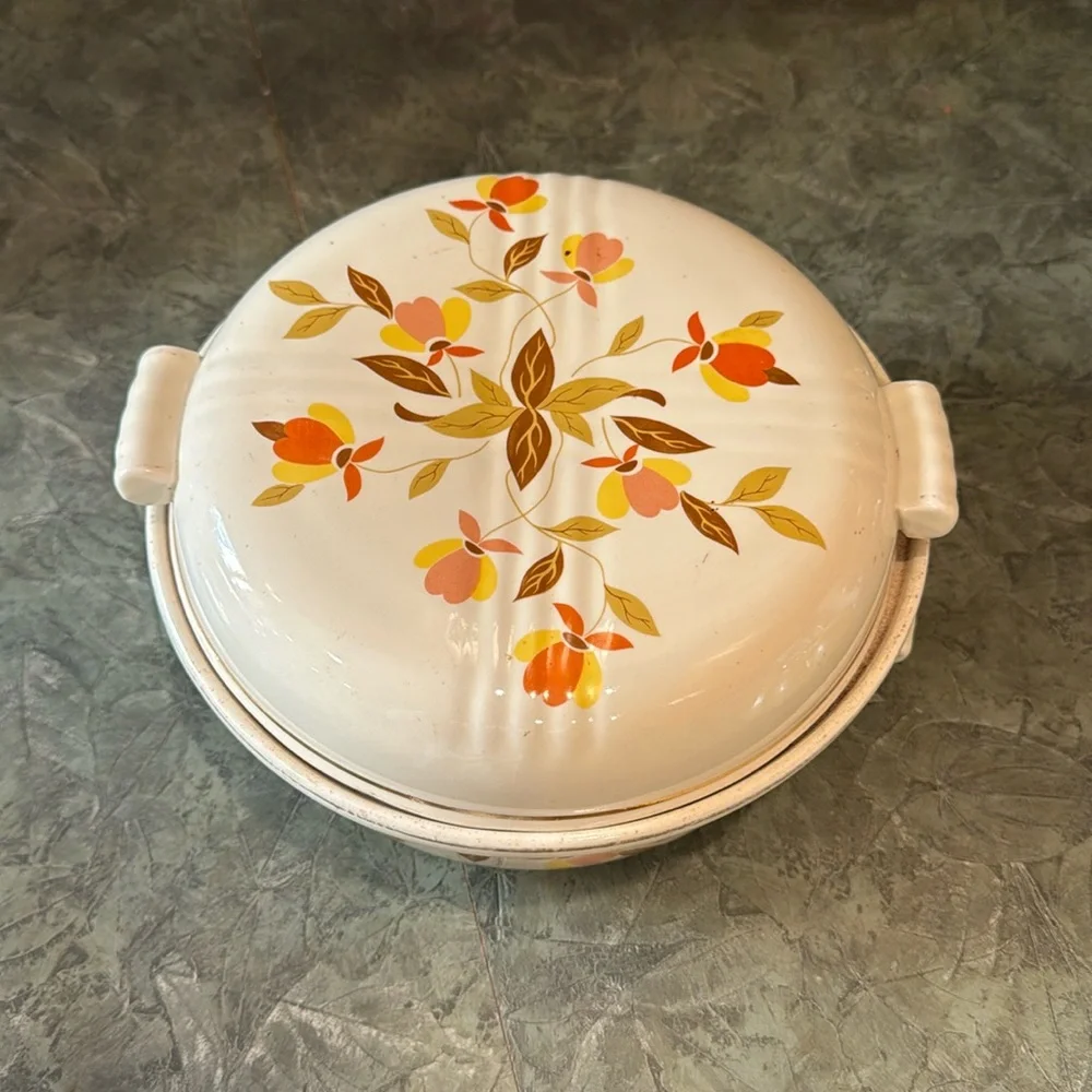 HALL Vintage 2-Quart Casserole Dish With Lid Tea Autumn Leaf - Picture 1 of 9